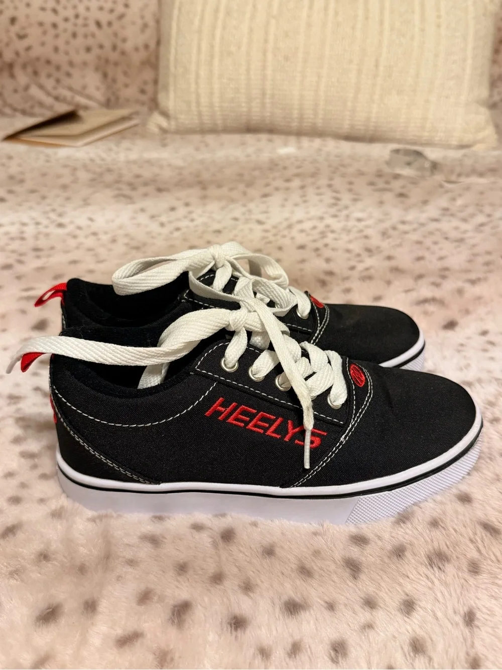Heelys Youth Size 3 Black & Red Sneakers Canvas Tennis Shoes Skates - Boys Girls - Picture 1 of 9